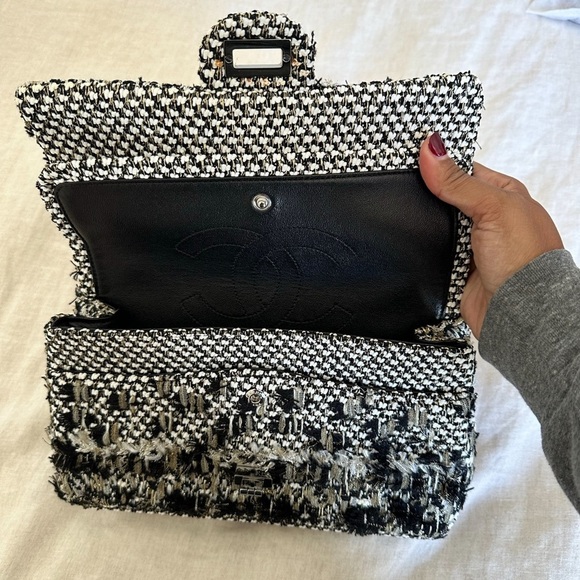 CHANEL Reissue 2.55 Flap Bag Tweed 226 - Picture 13 of 15
